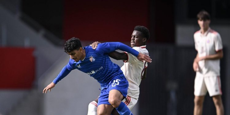 Sportske novosti – Modri zabili u samom finišu utakmice, ali bilo je prekasno. Mladi dinamovci poraženi u Münchenu