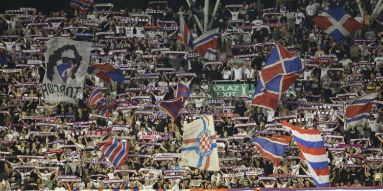 Sportske novosti – Policija objavila: Navijač Hajduka u bolnici, u ‘operaciji’ sudjelovali i klinci mlađi od 14 godina!?