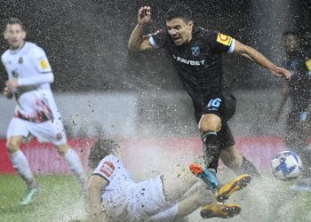 Sportske novosti – Prijeti odgoda utakmice HNL-a? Teren u jako lošem stanju, klubovima kao da je suđen peh