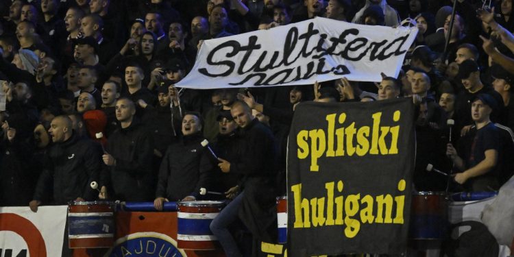 Sportske novosti – Srpska policija u Beogradu zaplijenila obilježja Hajduka i Torcide, Dačić se obratio javnosti