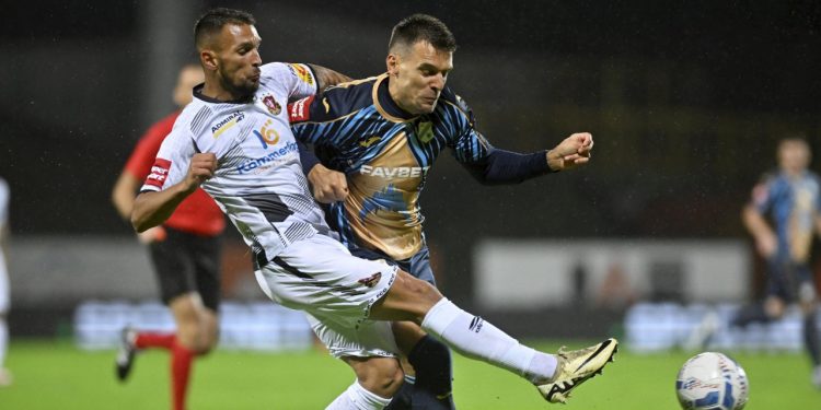 Sportske novosti – UŽIVO: Janković zabio spektakularan pogodak, Rijeka povela na očajnom travnjaku