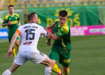 Sportske novosti – UŽIVO: Lisica silovitim udarcem uzdrmao vratnicu, pogodak gostiju ‘visi u zraku’