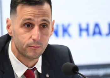 Sportske novosti – UŽIVO: Odmah stiže odgovor, Nikola Kalinić pred novinarima objašnjava razloge odlaska iz Hajduka