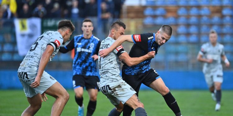 Sportske novosti – UŽIVO: Težak sudar glavama u dvoboju sredine tablice, igraču Varaždina potekla krv