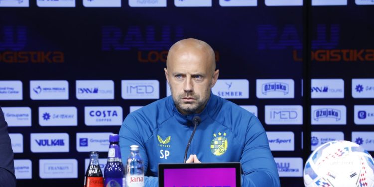 Sportske novosti – VIDEO: Pogledajte obraćanje Dinamovog trenera uoči utakmice koju Modri jednostavno moraju pobijediti