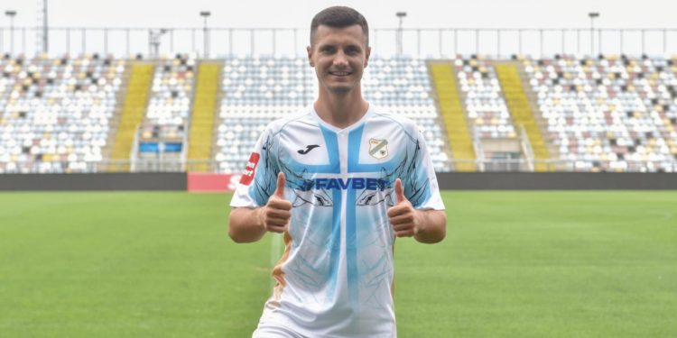 Sportske novosti – VIDEO Rijeka službeno predstavila bivšeg igrača Dinama: ‘Nadam se da ću i tu osvajati trofeje’
