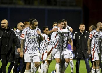 Sportske novosti – ‘Zbog Hajduka smo rasprodali čak i vrtove, ali nećemo pljeskati ni tražiti autograme. Može biti neizvjesno’