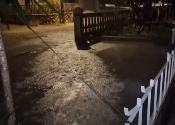 Stigli prizori posljedica nevremena u Hrvatskoj: Vjetar čupao stabla, bujice na ulicama