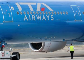 Stjuardesa ITA Airwaysa preminula nakon ulaska u avion u Italiji