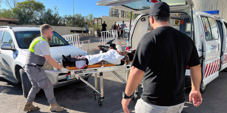 Stotine ručnih dojavljivača eksplodiralo je diljem Libanona, zabilježeni su smrtni slučajevi i ozlijeđeni