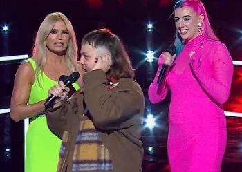 Sudci iz Voicea otišli su uspaničeni jer je stvarni par Jenna i Yorke ‘izvan scenarija’ u eteru: ‘Što se događa?’