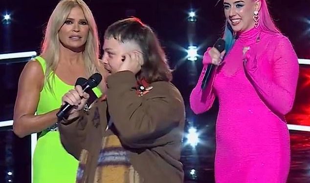 Sudci iz Voicea otišli su uspaničeni jer je stvarni par Jenna i Yorke ‘izvan scenarija’ u eteru: ‘Što se događa?’