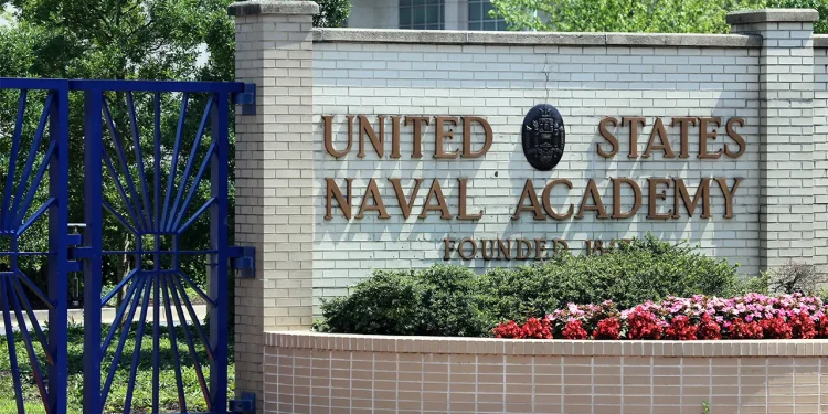 Suđenje za korištenje prijema temeljenog na rasi u Mornaričkoj akademiji počelo je u križarskom ratu protiv afirmativne akcije