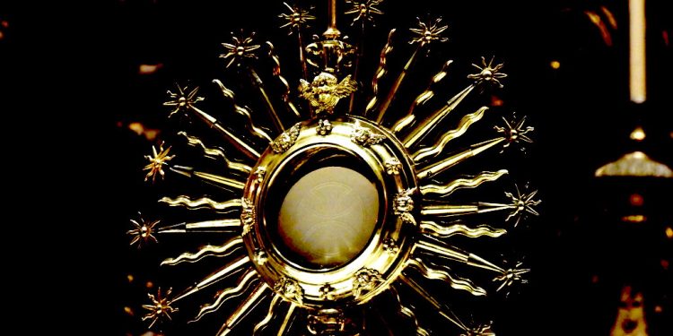 Svćenik objasnio kako demoni preziru Presveti Sakrament: ‘Napadat će ljude’