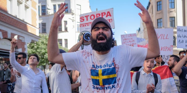 Švedska će platiti imigrantima da odu — RT World News