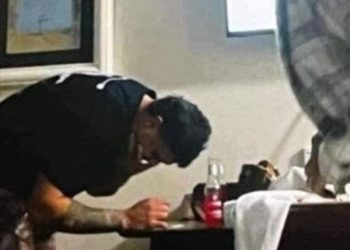 Svježi obrat u skandalu s bijelim prahom NRL jer je majka zvijezde Cronulla Sharks koja se bori za mjesto u velikom finalu navodno napadnuta u pubu