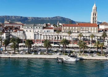 Taksist mrtav-pijan uplovio brodicom s 18 putnika u splitsku luku