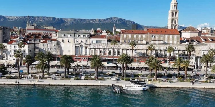 Taksist mrtav-pijan uplovio brodicom s 18 putnika u splitsku luku