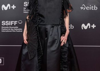 Tilda Swinton obećava svoju potporu ratom razorenoj Gazi dok se uvlači u elegantnu crnu satensku haljinu na Filmskom festivalu u San Sebastianu
