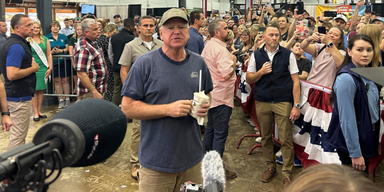 Tim Walz osuđuje Hamas nakon što je izgleda propustio pitanje o ubijenim taocima