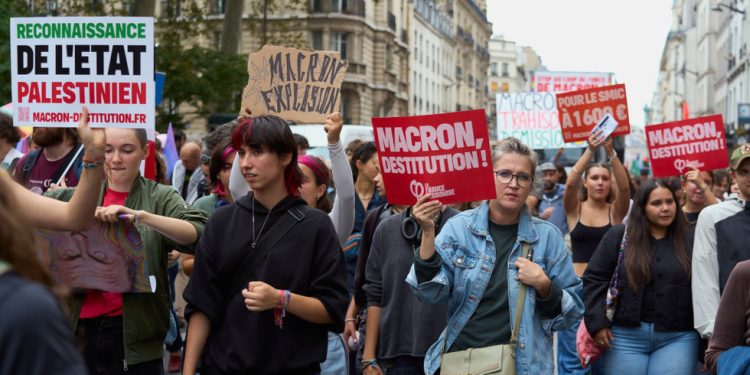 Tisuće prosvjeda protiv novog francuskog premijera (VIDEO) — RT World News