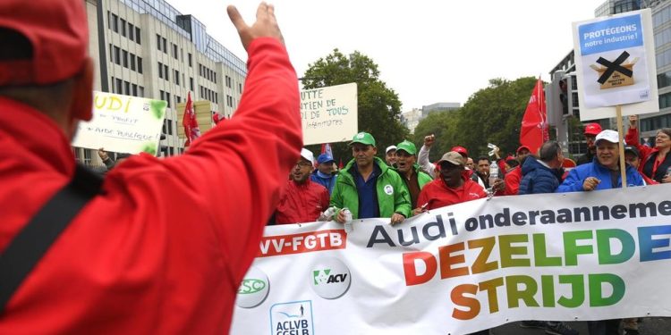 Tisuće prosvjeda protiv zatvaranja belgijske tvornice Audija — RT Business News