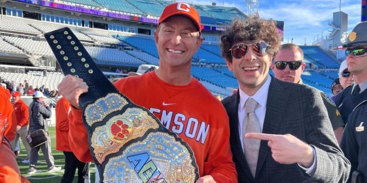 Tony Khan, u Fulhamu u hrvanju u nogometu