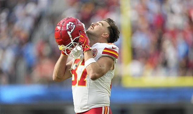 Travis Kelce se VRATIO! Zvijezda Chiefsa ušutkala je kritičare rekordnim prikazom kako bi pomogla Kansas Cityju da pobijedi Chargerse rezultatom 17-10… unatoč tome što se Taylor Swift ponovno nije pojavila