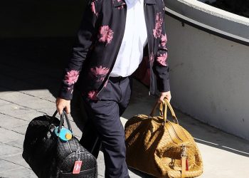 Travis Kelce stiže na stadion SoFi na utakmicu Chiefsa – ali djevojka Taylor Swift ne dolazi mu dan nakon ‘datuma prekida’ u ‘ugovoru’ koji je procurio