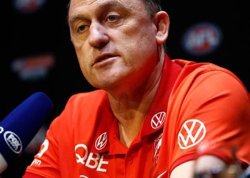 Trener Swansa John Longmire drsko se obrušio na Katy Perry neposredno prije njezinog velikog finala AFL-a
