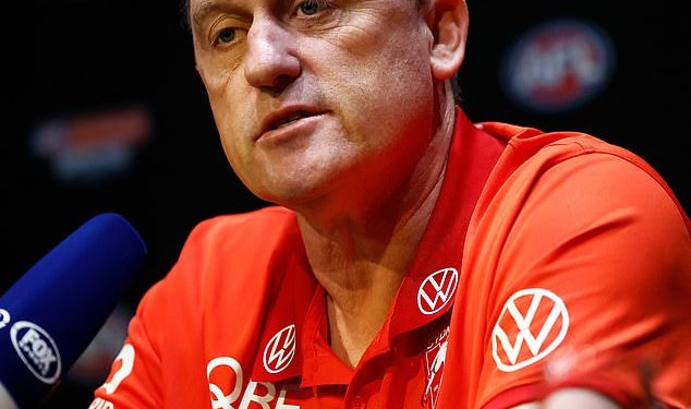 Trener Swansa John Longmire drsko se obrušio na Katy Perry neposredno prije njezinog velikog finala AFL-a