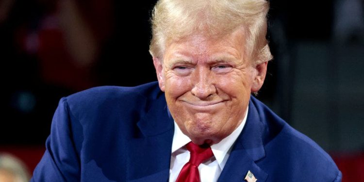 Trump kaže da se ‘na posljedične predsjednike puca’ tijekom događaja u Michiganu