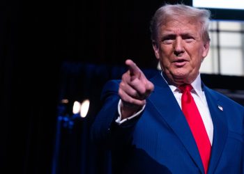 Trump otkriva novi plan za zaustavljanje dedolarizacije — RT World News