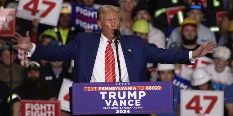 Trump ponovno na ključnom bojnom polju za gradsku vijećnicu Fox Newsa koju vodi Hannity
