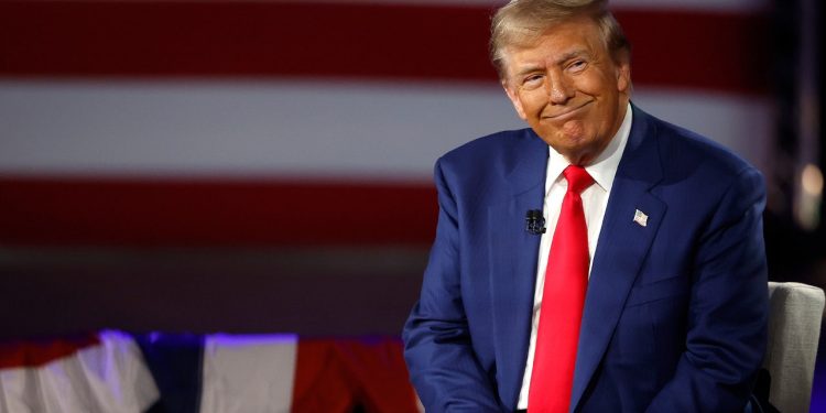 Trump prihvaća potporu najvećeg policijskog sindikata, optužuje Harrisa kao ‘osuđivača’: ‘Kamalin val kriminala’