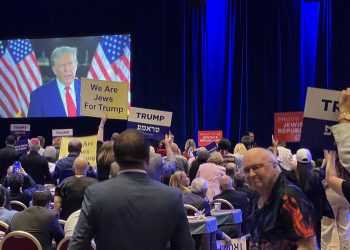 Trump sugerira da bi mogao osvojiti 50% židovskih glasova u obračunu protiv Harrisa na predsjedničkim izborima