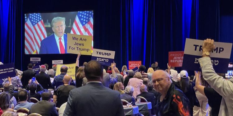 Trump sugerira da bi mogao osvojiti 50% židovskih glasova u obračunu protiv Harrisa na predsjedničkim izborima