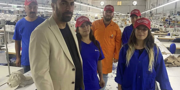 Trumpove ‘učinimo Ameriku ponovo velikom’ šilterice se proizvode na neobičnom mjestu