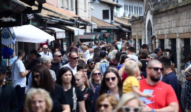 U DRUŠTVU SMO NAJGORIH Ekonomist objasnio kako mogu rasti plaće u Bosni i Hercegovini