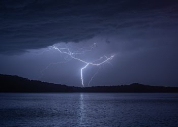 U Hrvatsku stiže promjena, ali prvo još grmljavine, olujnog nevremena i pijavica