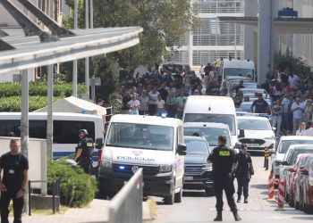 U KBC Zagreb upao naoružani muškarac: Policija ga je privela nakon opsadnog stanja