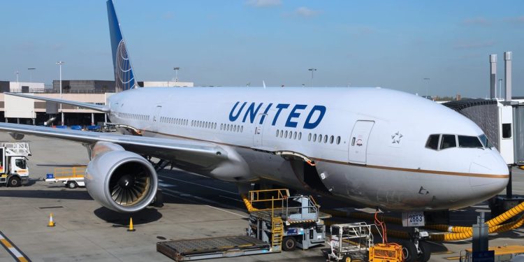 U zrakoplov United Airlinesa na putu iz Dubrovnika za SAD udario grom!