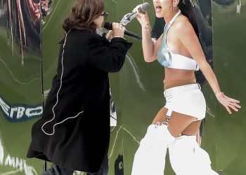 UPOZORENJE O SPOILERU: Australska ikona koja će nastupiti s Katy Perry na velikom finalu AFL-a otkrivena je dok je duo snimljen na probi u Melbourneu