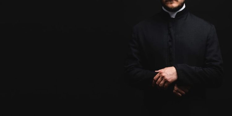 USRED SAHRANE UHIĆEN SVEĆENIK KOD ZADRA Priveden zbog seksualnog uznemiravanja maloljetnice!