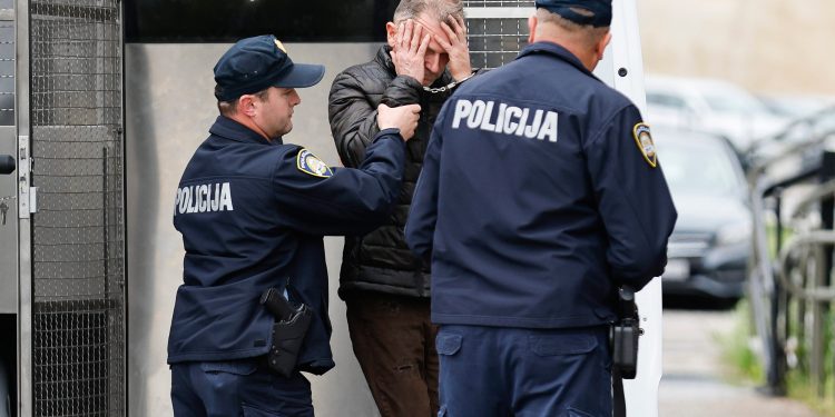 Ubio suprugu pred djecom pa batom za meso izudarao ljubavnika: Sud ga pustio na slobodu