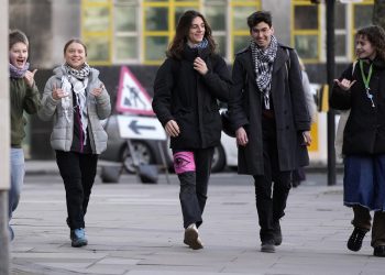 Ulaze u zgradu s ‘jurišnim puškama’: Greta Thunberg uhićena na prosvjedu