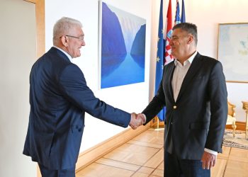 Umirovljenici došli Milanoviću na Pantovčak: ‘Država ima obvezu ispraviti nepravdu’