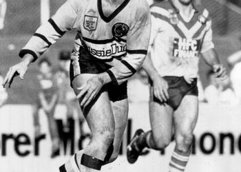 Uznemireni suigrači nogometnog velikana Michaela Speechleyja pokrenuli su očajničku potragu nakon što je posljednji put viđen kako živi izvan svog automobila