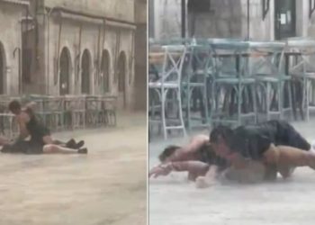 VIDEO Hrvanje na kiši. Dvojica mladića se potukla na Stradunu