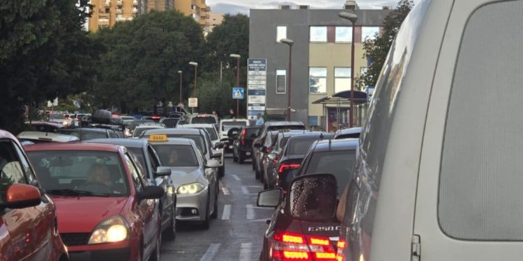 VIDEO Kolapsu u Splitu ne vidi se kraj. ‘Zakrčene’ i sporedne ulice